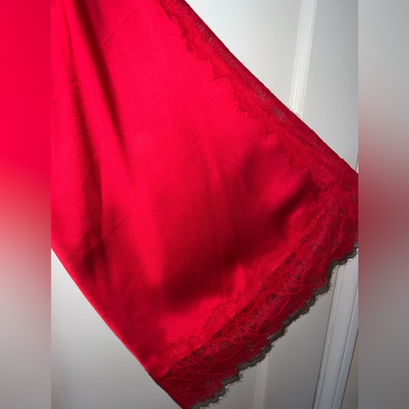 Victoria’s Secret Silk Robe and Lace Teddy Lingerie - Picture 2 of 7